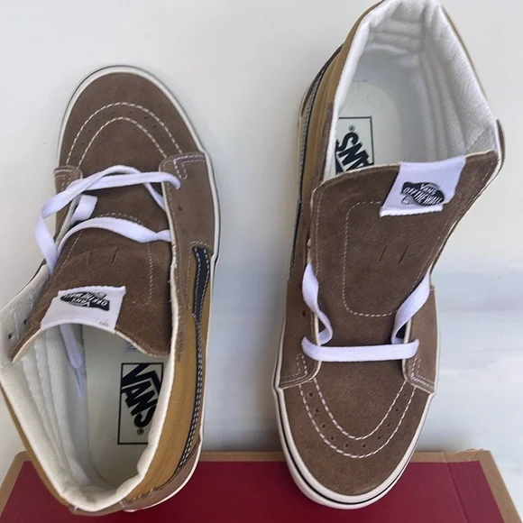 Vans WMNS Sk8-Hi Canvas/Suede Pop Brown/Mu
VN000CMXBF0
Sneakers - Picture 5 of 16